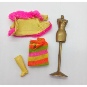 Vintage Topper Dawn #818 Huggly Snuggly Pink Yellow 1 Boot Outfit Stand